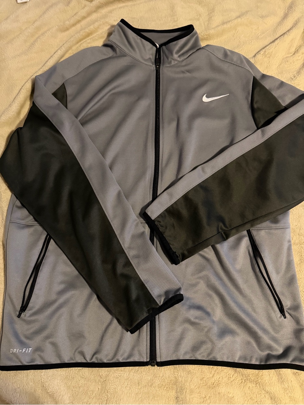 Nike Dri-FIT Men’s Gray & Black Training Jacket XL 928010-036 Active Workout Gym